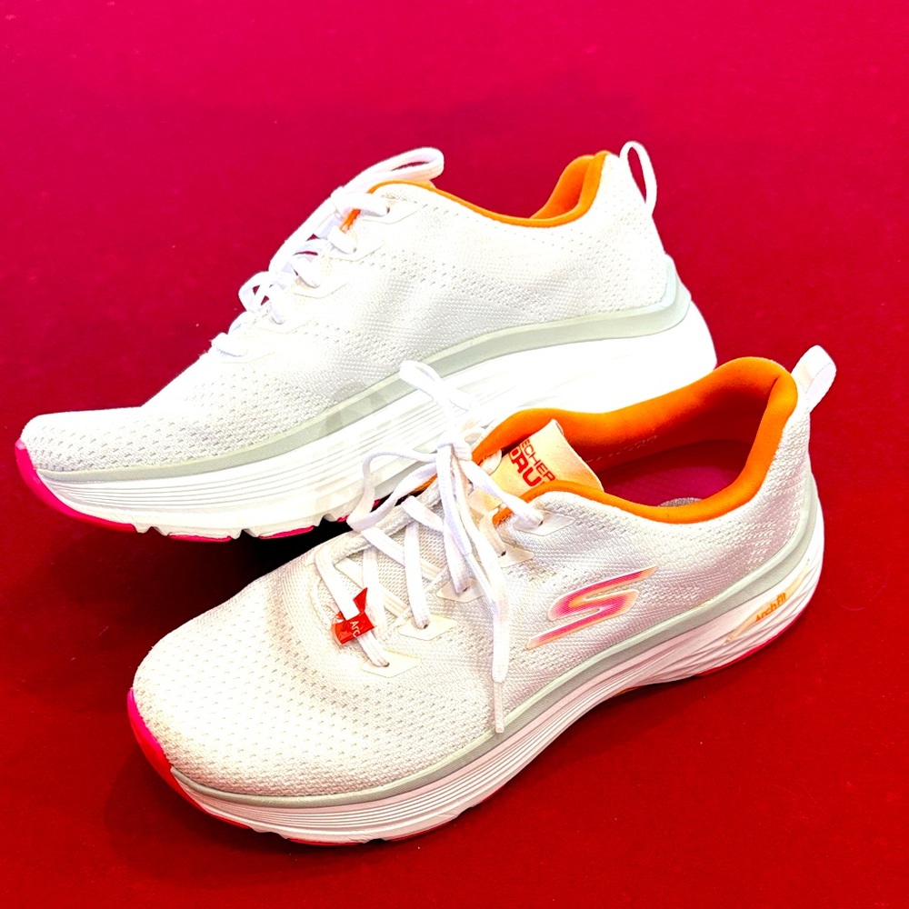 Skechers Women's White and Pink Athletic Shoes